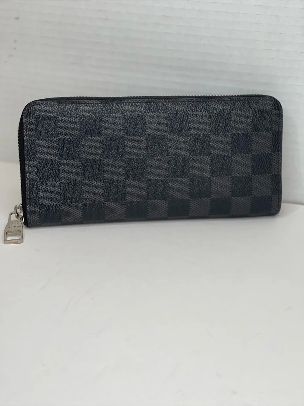 Louis Vuitton Damier Graphite canvas zippy wallet